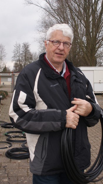 Peter kwam ook nog even helpen met het monteren van de dipolen!